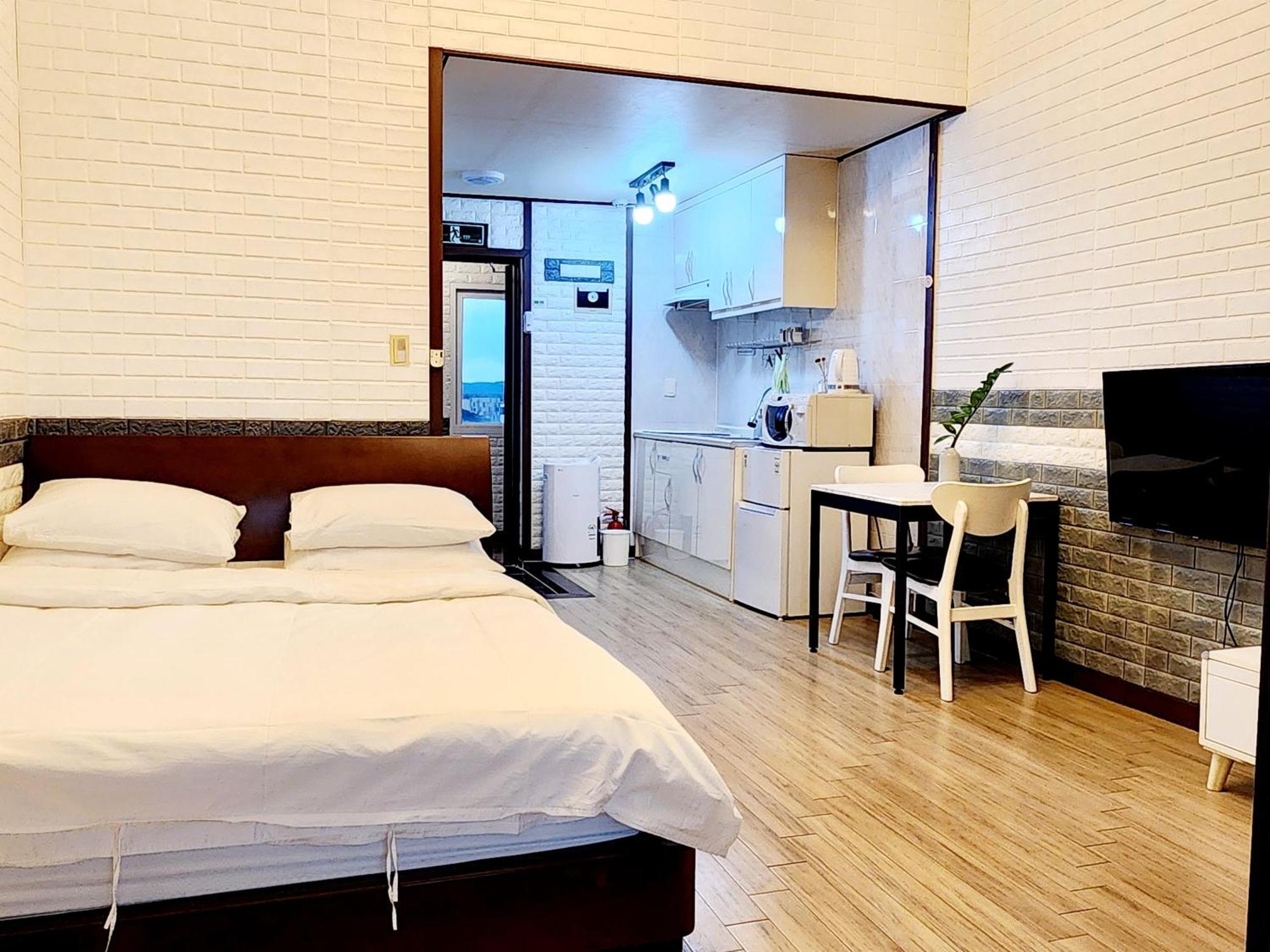 Pureun Jeju Pension Сеогвипо Екстериор снимка