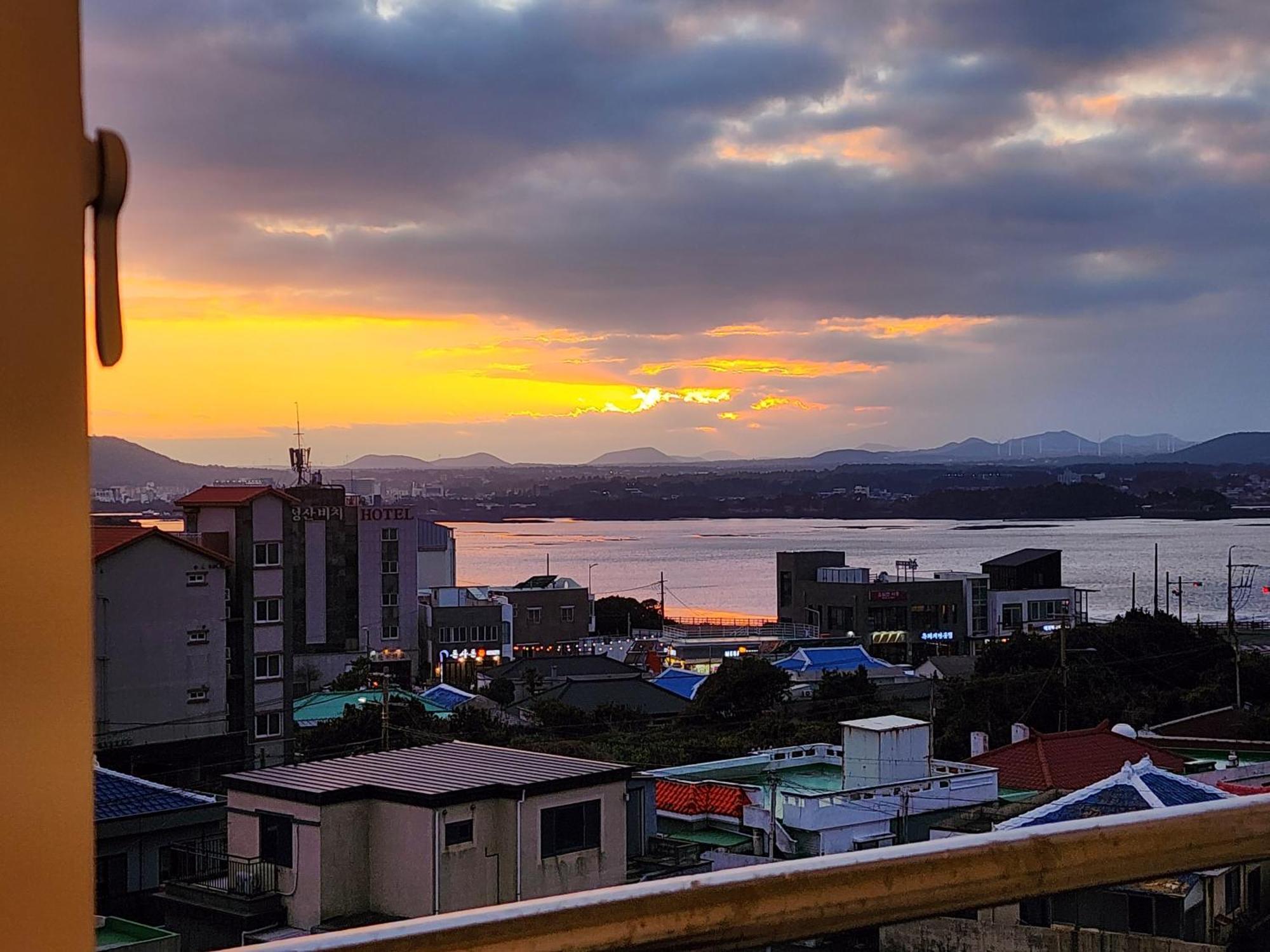 Pureun Jeju Pension Сеогвипо Екстериор снимка
