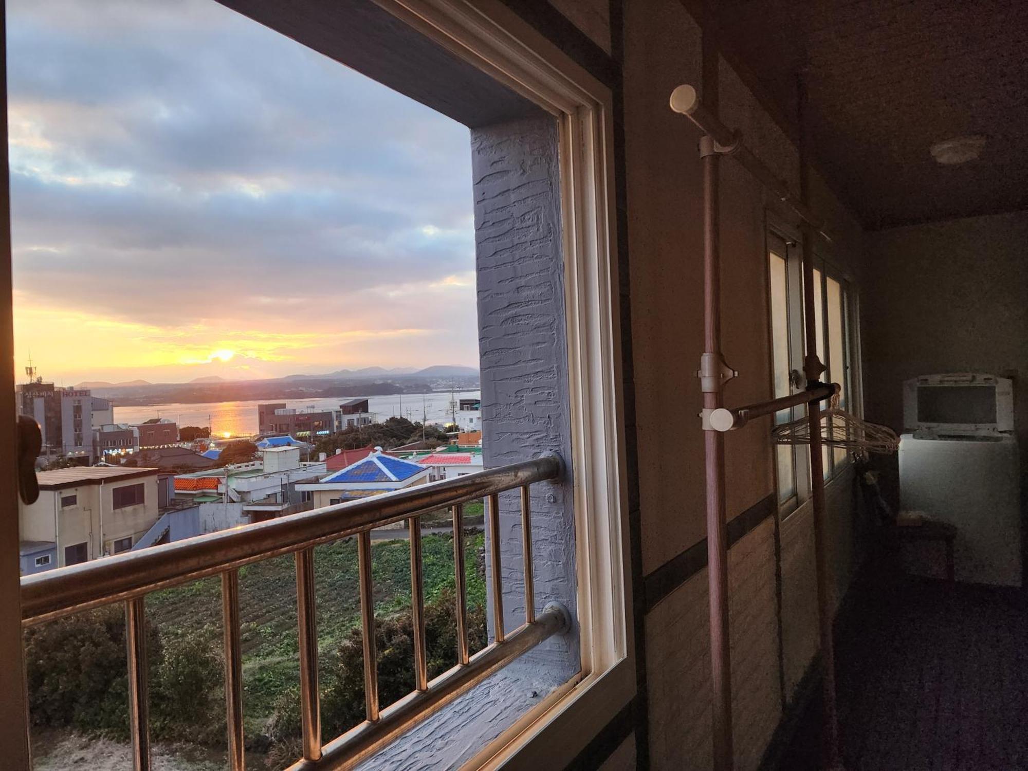 Pureun Jeju Pension Сеогвипо Екстериор снимка