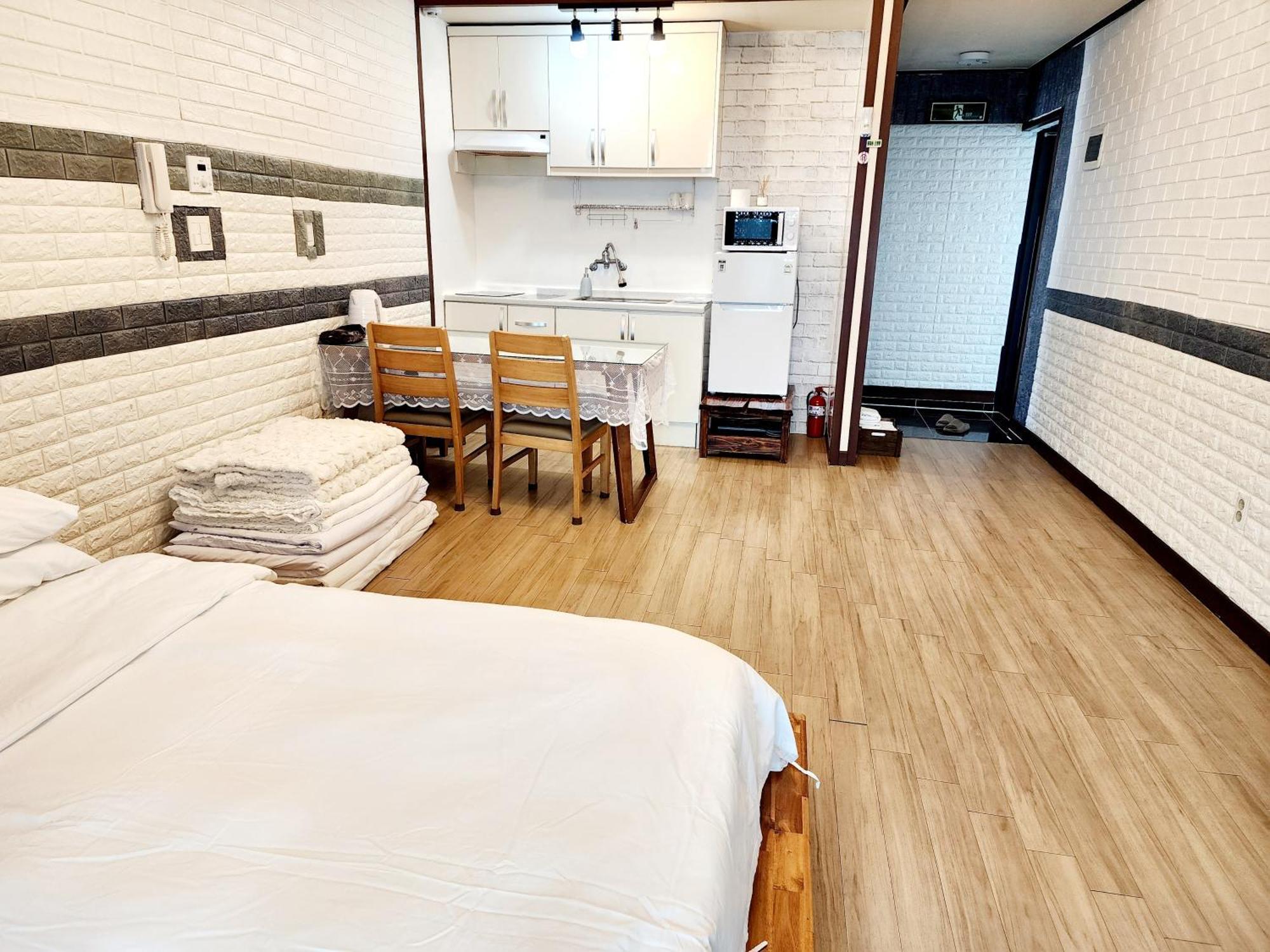 Pureun Jeju Pension Сеогвипо Стая снимка